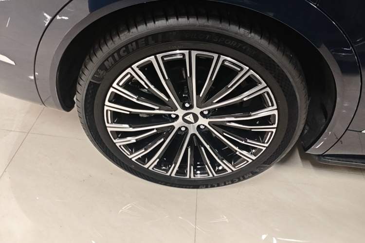 Used Deepal S09 2025 Four-Wheel Drive Ultra+ Custom Edition
