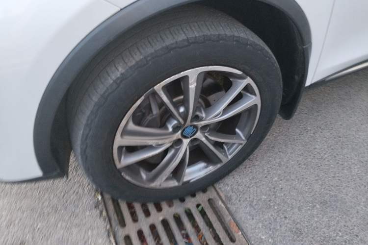 Used BYD Tang New Energy 2018 DM 2.0T All-Wheel Drive Smart Connectivity Luxury Model 7 Seats China V Emission Standard
