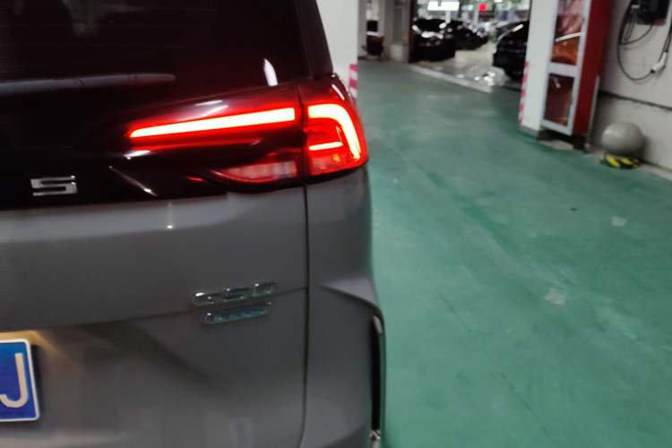 Used SAIC MAXUS G50 2023 PLUS 1.5T Happiness-Recommended Automatic Start Edition Right Rear Taillight