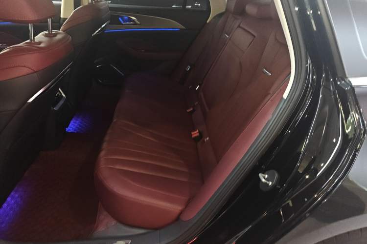 Used Hongqi H5 2023 2.0T Automatic Smart Connect Flagship Edition Left Rear Seat