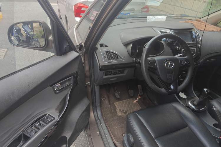 Used JAC Refine M2 2013 1.8L Manual Luxury 5-Seater