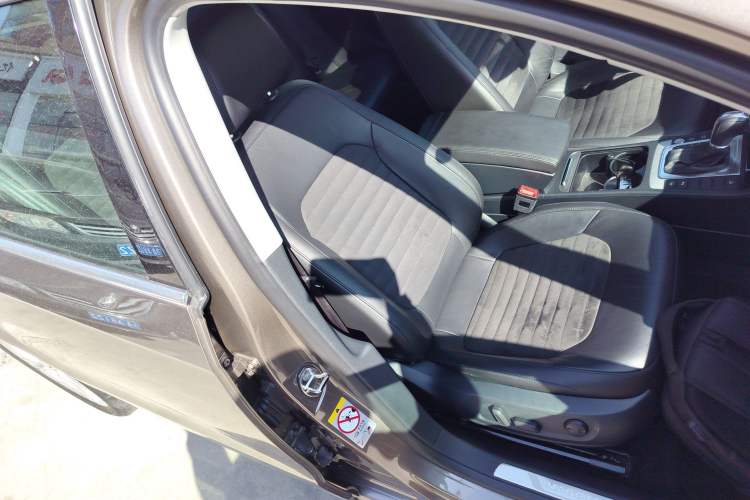 Used Volkswagen Magotan 2015 2.0 TSI Prestige Model
