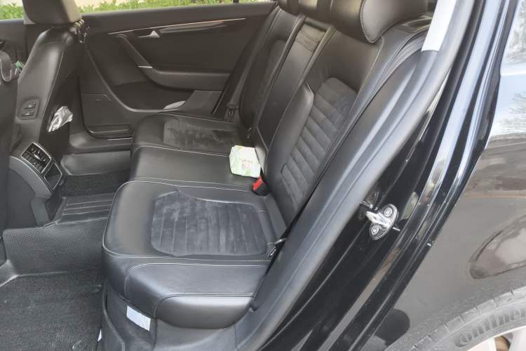 Used Volkswagen Magotan 2015 2.0 TSI Luxury Model Left Rear Seat