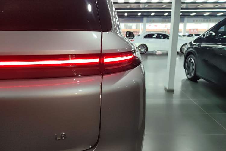 Used Li Auto L8 2023 Pro Model
