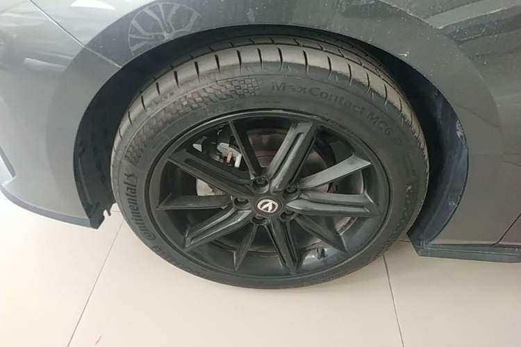 Used CHANGAN UNI-V 2024 1.5T High-Energy Version Left Front Wheel Hub