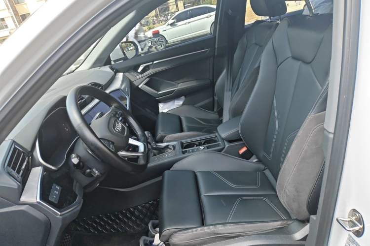 Used Audi Q3 2024 35 TFSI Ambition Dynamic Edition
