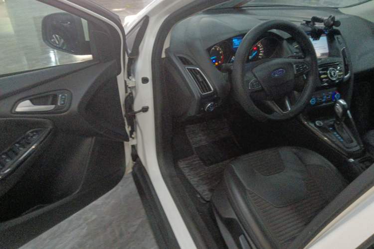 Used Ford Focus 2018 Sedan Classic 1.6L Automatic Trendy SmartDrive Edition Driver Seat