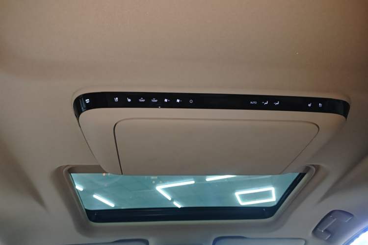 Used Buick GL8 New Energy 2025 Lu Shang Luxury Edition 7-Seater