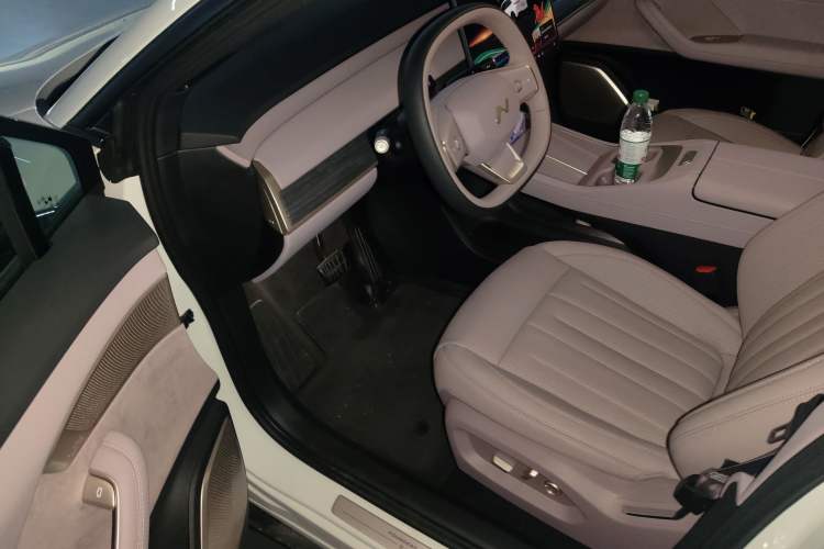 Used ONVO L60 2024 60 kWh Rear-Drive Version