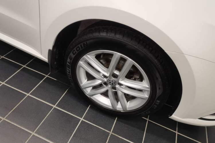 Used Volkswagen Gran Lavida 2015 230TSI DSG Comfort Edition Right Front Wheel Hub