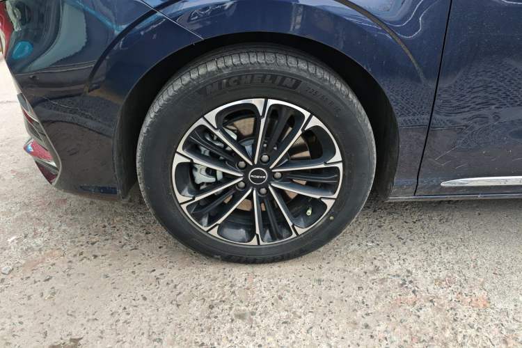 Used Roewe iMAX8 2021 400TGI Supreme Series Prestige Edition
