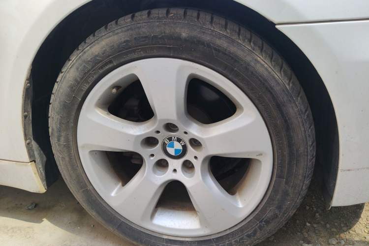 Used BMW 5 Series 2010 520Li Luxury Model Right Front Wheel Hub