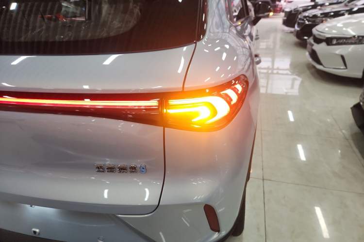 Used Wuling Bingo S 2025 Model 325km Deluxe Edition