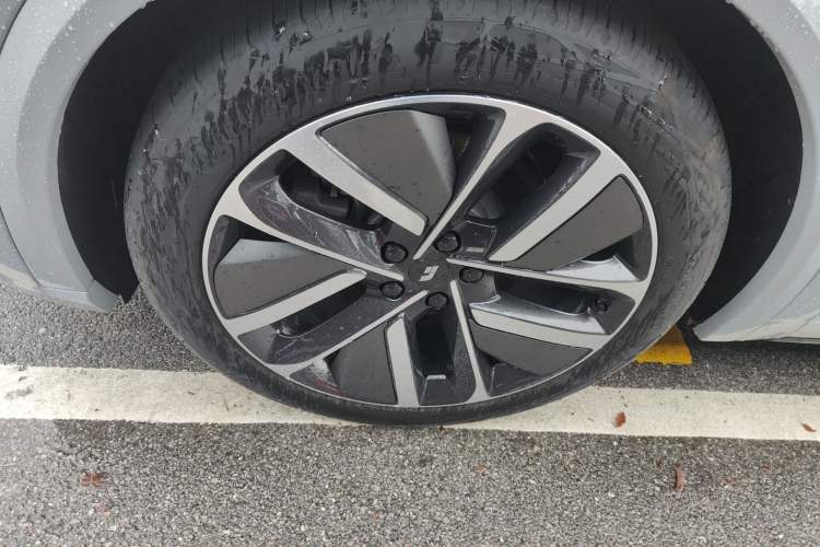 Used Li Auto L9 2022 Max model Left Front Wheel Hub