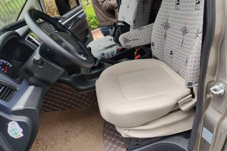 Used FORTHING Lingzhi 2022 M5 1.6L Practical Model 5 Seats