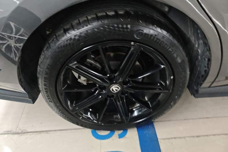 Used CHANGAN UNI-V 2022 1.5T Prestige Version Right Rear Wheel Hub