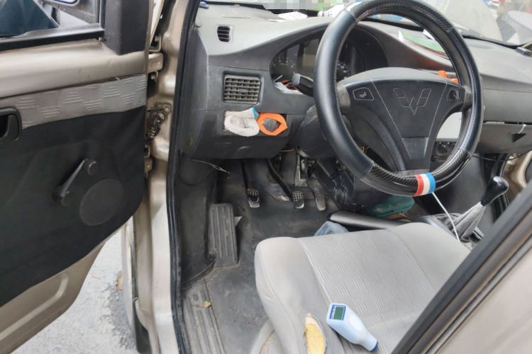 Used Wuling Rongguang 2011 1.2L Base Version
