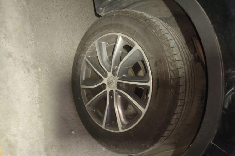 Used Geely Auto Emgrand X7 Sport 2016 1.8TD Automatic ZhiShang Model Right Front Wheel Hub