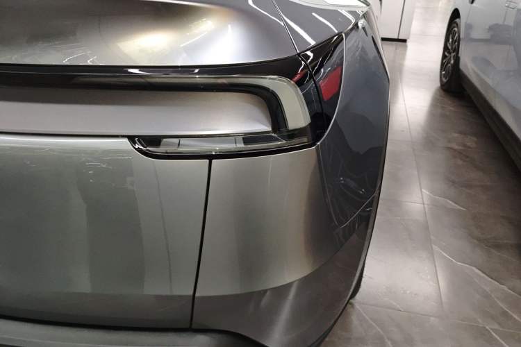 Used Tesla Model Y 2025 Rear-Wheel-Drive Version Right Rear Taillight