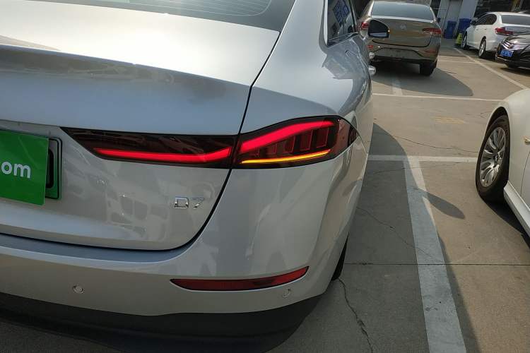 Used Roewe D7 2025 DMH 125km World Champion Excellence Edition Right Rear Taillight