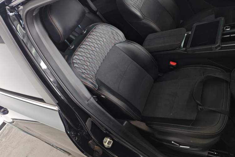 Used Geely Auto Haoyue L 2025 2.0T DCT Luxury Edition