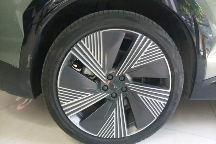 Used Lynk & Co 08 EM-P 2023 220km All-Wheel-Drive Performance Halo Right Rear Wheel Hub