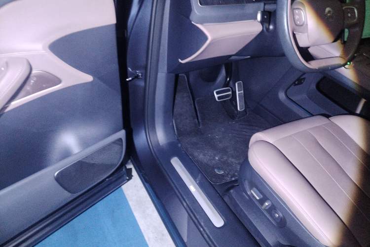 Used Nio ES8 2024 75 kWh Executive Edition