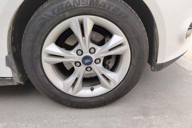 Used Ford Focus 2012 Sedan 1.6L Manual Fashion Edition Right Front Wheel Hub