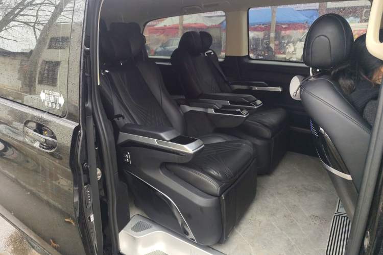 Used Mercedes-Benz Vito 2018 2.0T Elite Version 7 Seats China VI Emission Standard
