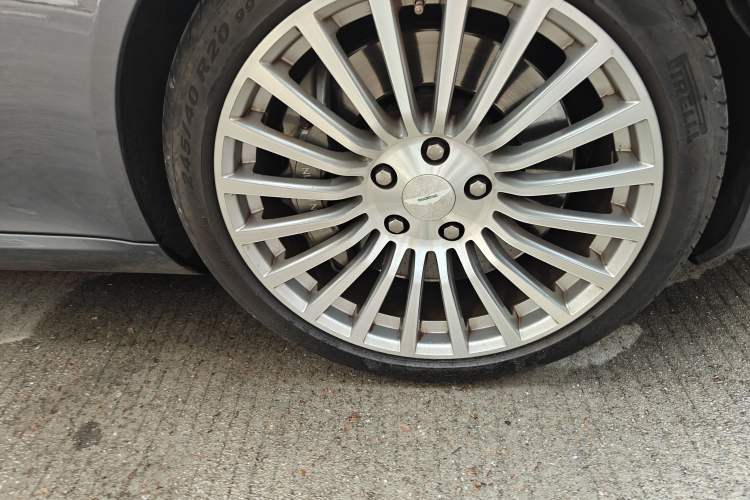 Used AstonMartin Rapide 2010 6.0L Right Front Wheel Hub