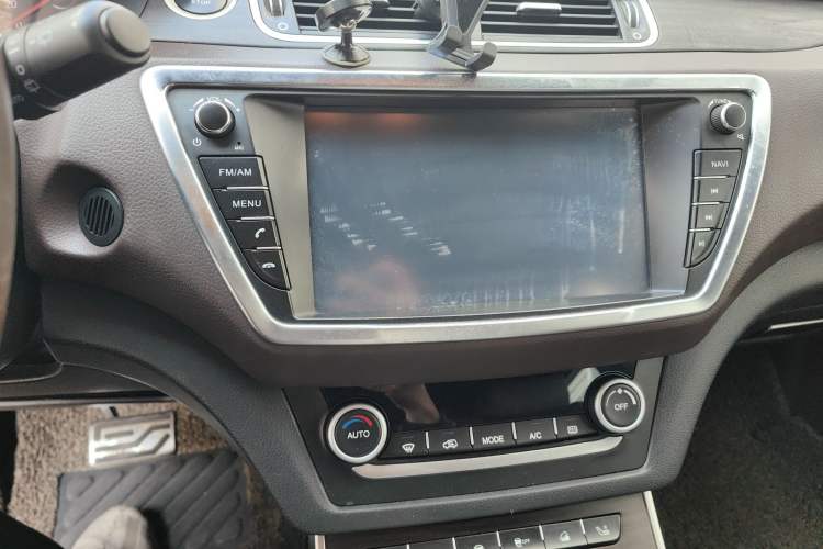 Used Land X7 2015 2.0T Panoramic Prestige Edition
