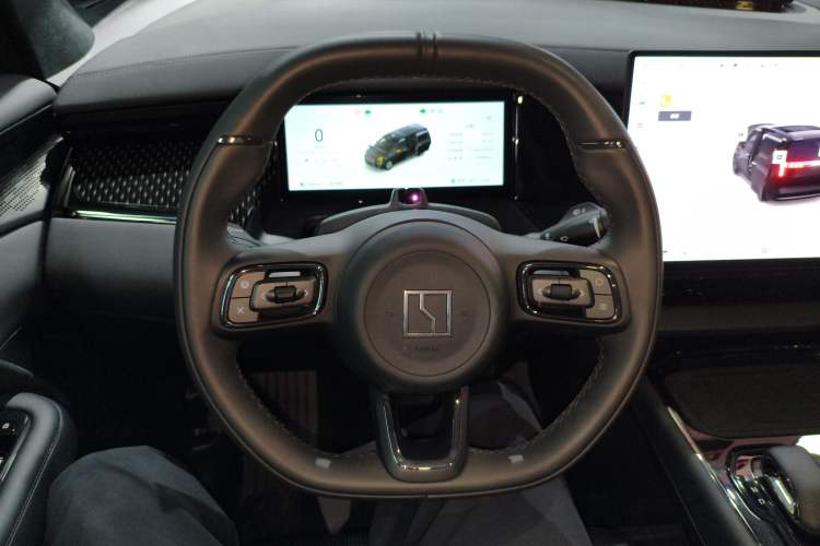 Used Zeekr 009 2024 7-Seater Walk-Through Version Four-Wheel Drive 108 kWh Steering Wheel