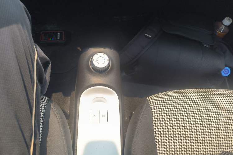 Used Wuling Hongguang MINIEV 2024 3rd Generation 215km Youth Edition Gear Lever