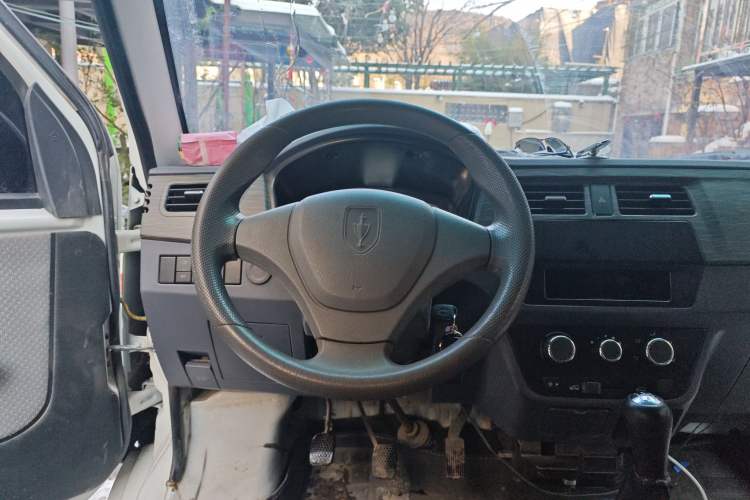 Used Jinbei Hiace X30 2020 1.5L Super-Comfortable Version China VI Standard SWC15M Steering Wheel