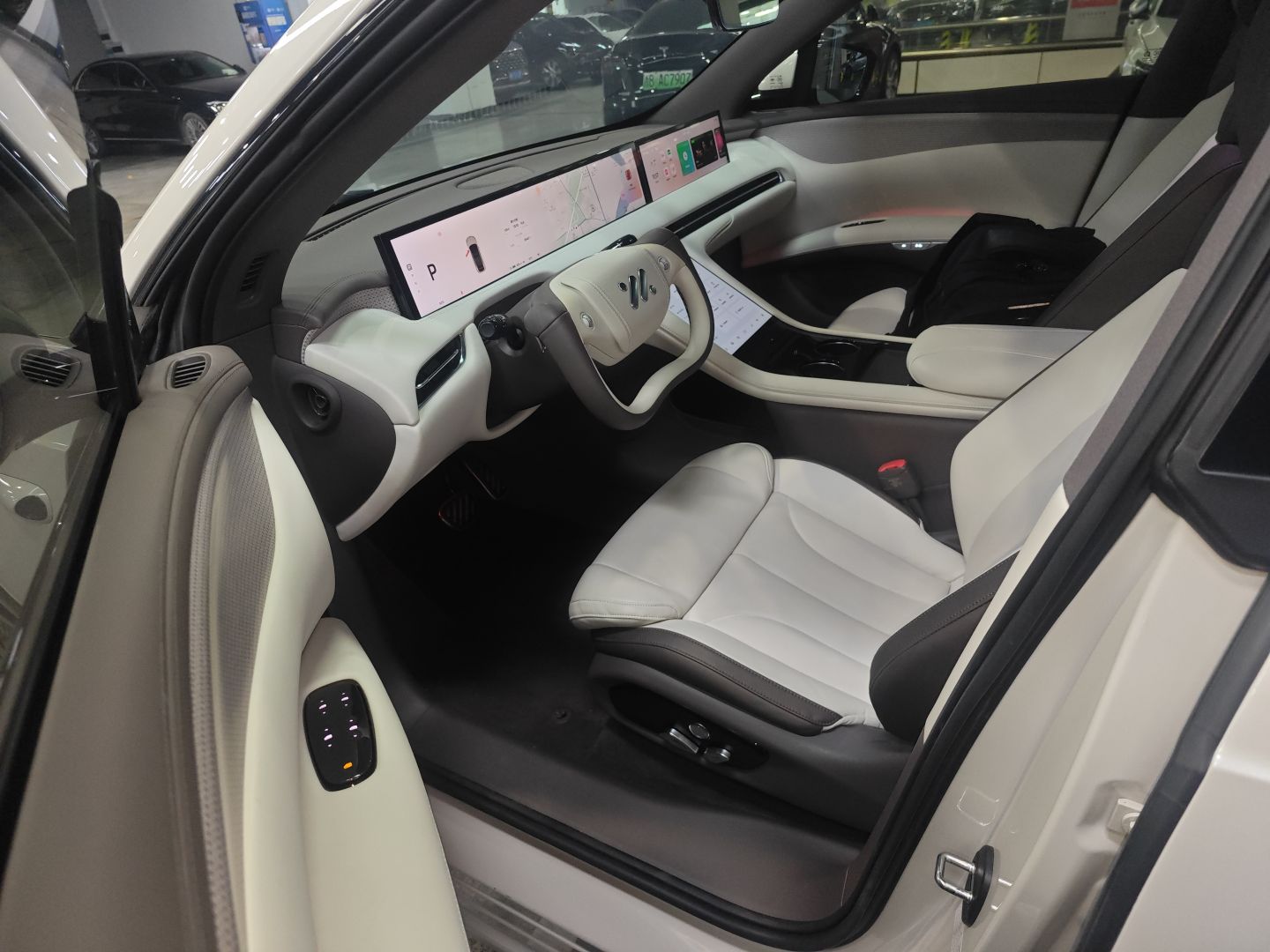 Переднее сиденье в автомобиле