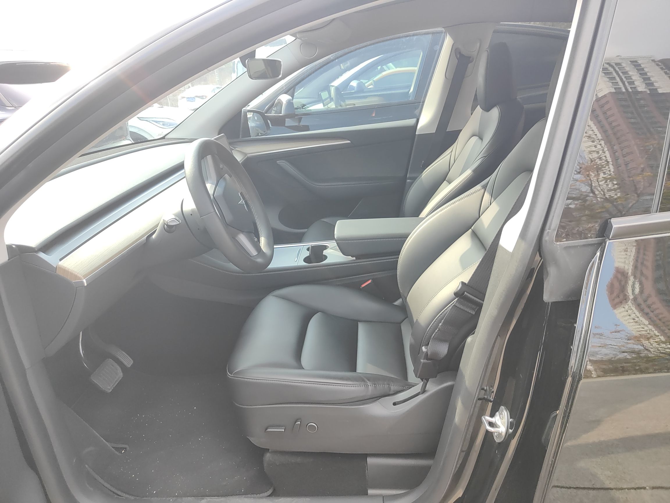 Переднее сиденье в автомобиле