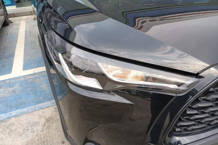 Used Toyota Corolla Cross 2023 2.0L Pioneer Edition Right Front Headlight