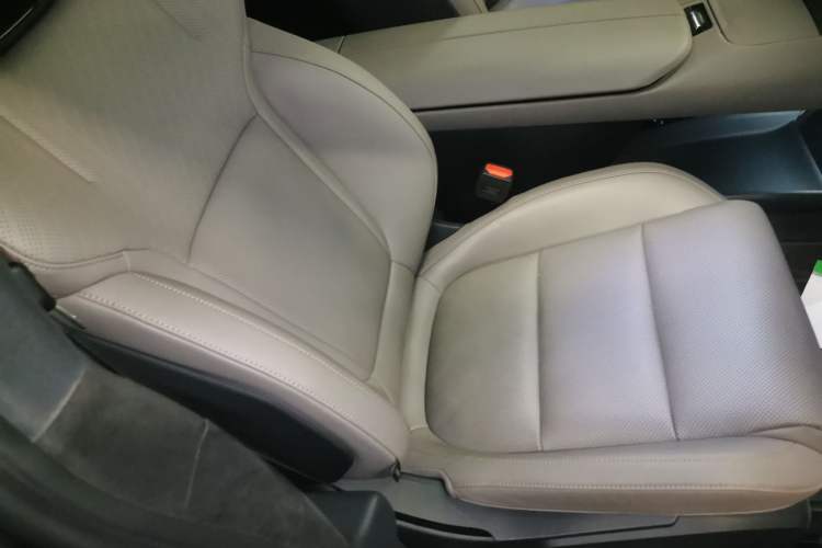 Used Lynk & Co Z10 2025 95 kWh 806 km Range Rear-Wheel Drive Advanced Driver-Assistance System Max