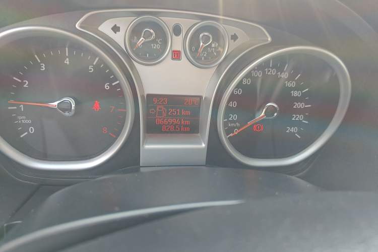 Used Ford Focus 2013 Hatchback Classic 1.8L Manual Base Model Odometer Close Up