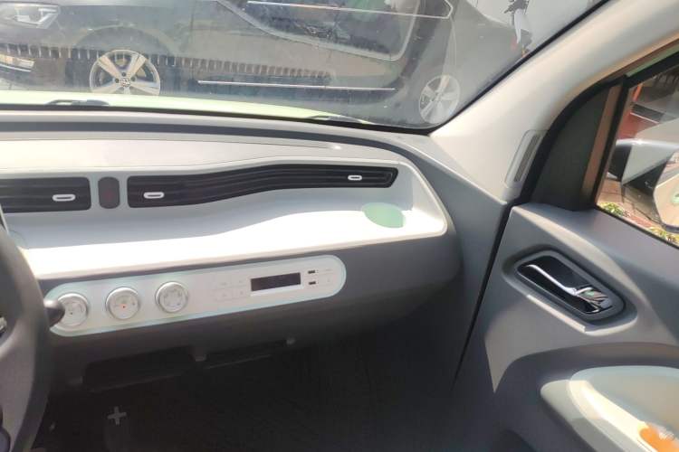 Used Wuling Hongguang MINIEV 2022 Macaron Fashion Edition Lithium-Nickel-Cobalt-Alpha-oxide Audio And AC Panel