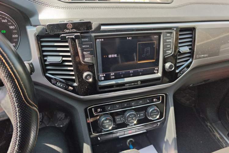 Used Volkswagen Teramont 2017 380TSI Four-Wheel Drive Luxury Edition Audio And AC Panel