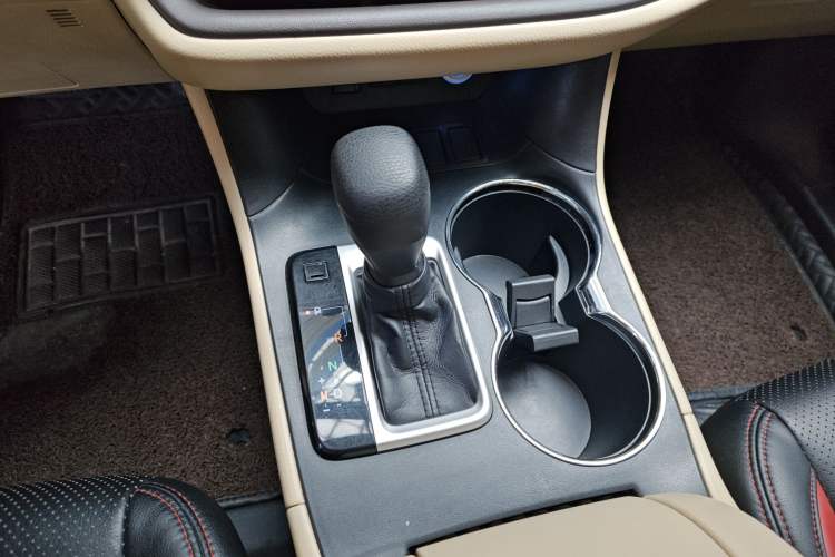 Used Toyota Highlander 2018 2.0T Two-Wheel Drive Elite Edition 7 Seats China VI Standard
