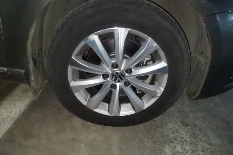 Used Volkswagen Magotan 2016 1.8TSI Smart Enjoyment Leading Model Right Front Wheel Hub