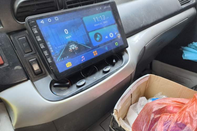 Used Jinbei Hiace 2018 2.0L Fifth-Generation Box Truck Standard Roof 2 Seats 4G19