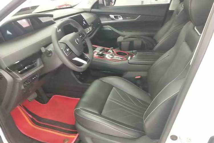 Used CHANGAN UNI-K 2023 2.0T Two-Wheel Drive YueShang Trim
