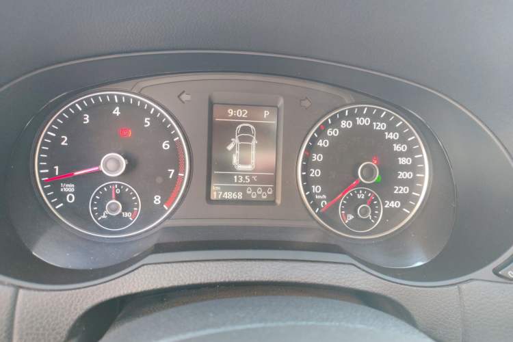 Used Volkswagen Sharan 2013 1.8TSI Comfort Model
