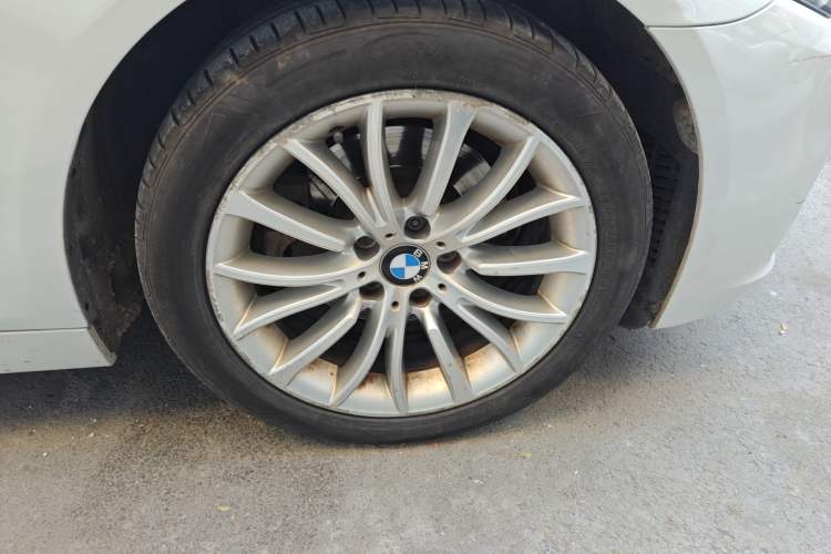 Used BMW 5 Series 2014 525Li Luxury Design Package Right Front Wheel Hub