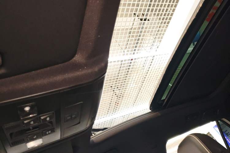 Used Volkswagen T-ROC 2024 300TSI DSG Two-Wheel-Drive Chen Guang Edition
