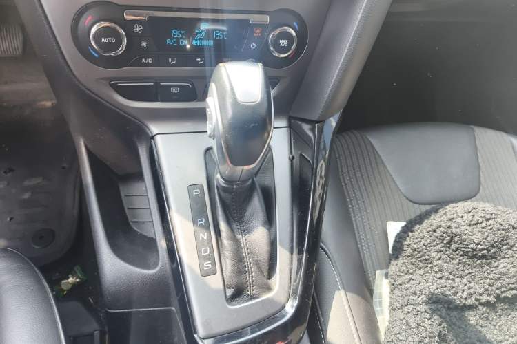 Used Ford Focus 2012 Hatchback 1.6L Automatic Fashion Edition
