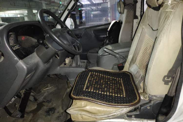 Used Jinbei Hiace 2016 2.0L Express Series Standard Version V19
